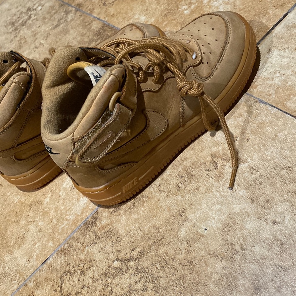 Boys Nike shoes size 2.5